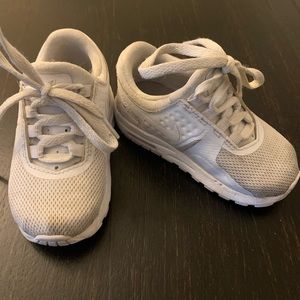 Toddler NIKE air size 7